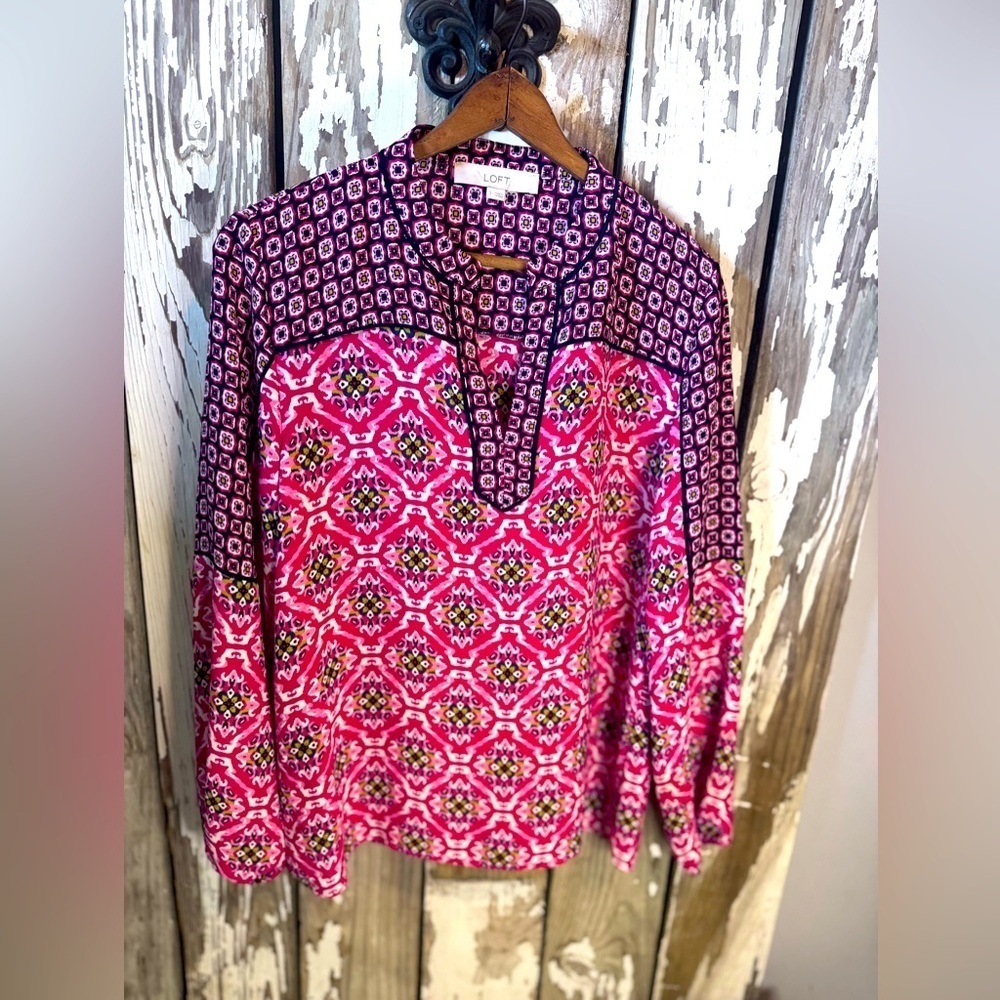 Ann Taylor Loft Size Small Red Medallion Top Long Sleeve V Neck